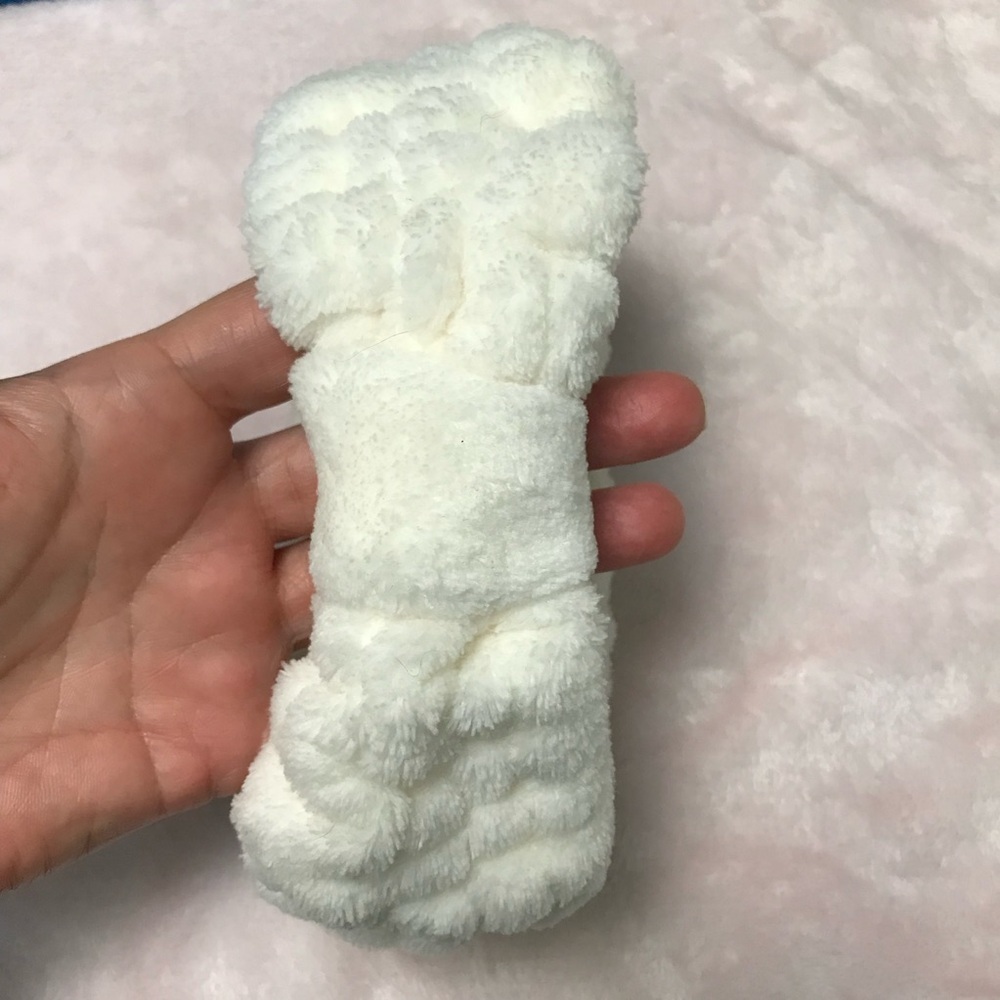 ✨✨5/$10✨✨ Accessorie Unisex Off White plush Headband Makeup headband New